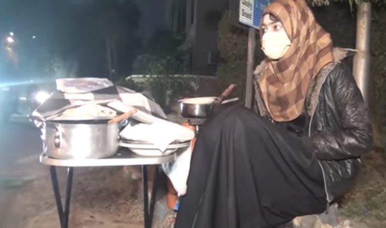 Meet Amna, A 13-Years-Old Hafiza Of Quran Who Runs A Home-Made Food Stall In Lahore To Support Her Orphan Siblings